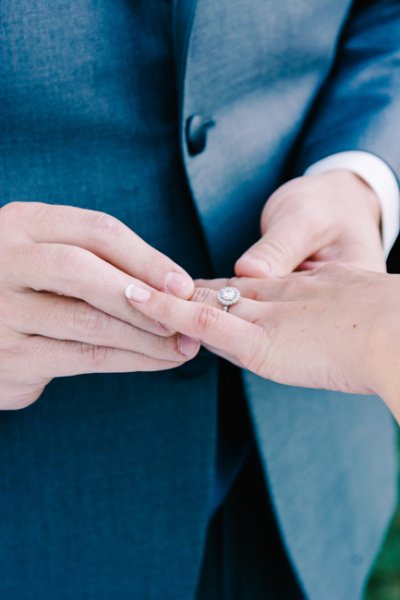 Lovelee Photography (www.loveleephotos.com) wedding photography